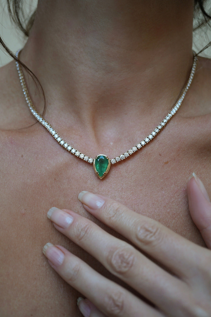 NEW Diamond Choker with a Pear Emerald Center Jewelry Bayou with Love